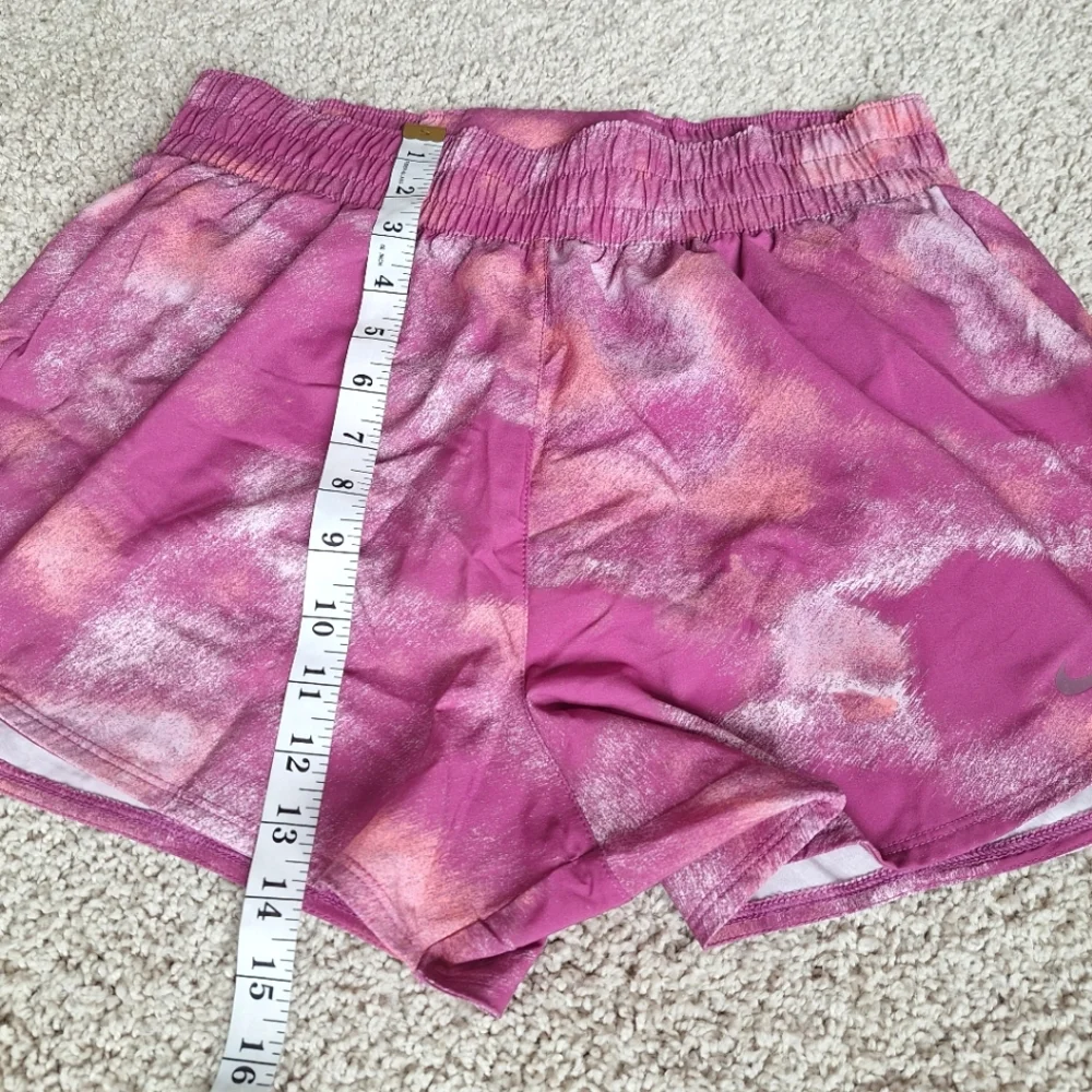 Nike Dri Fit Pink And White Abstract Athletic Running Shorts - Size Medium - NWT
